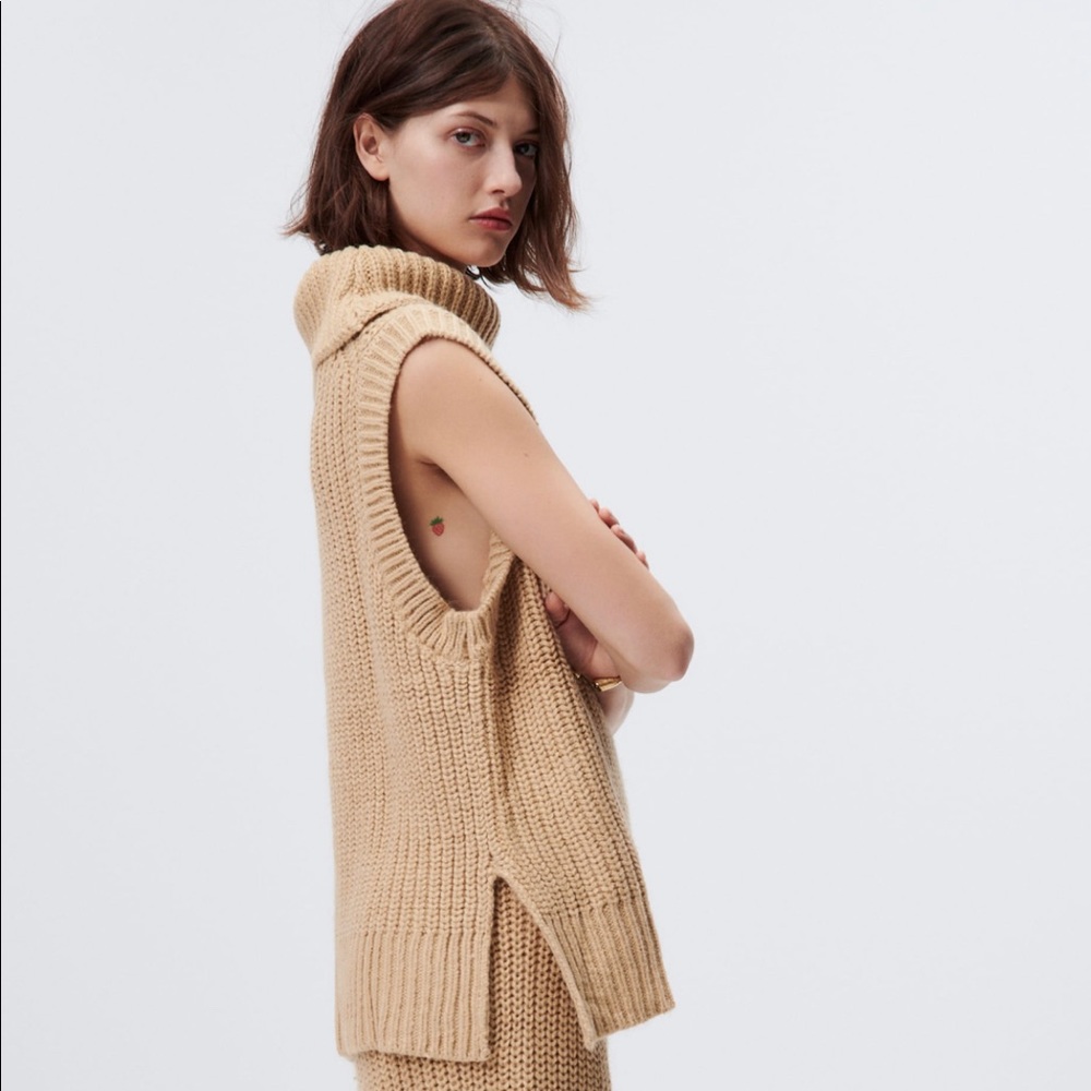 ZARA CAMEL TAN CROCHET TURTLE SWEATER VEST SIZE LARGE